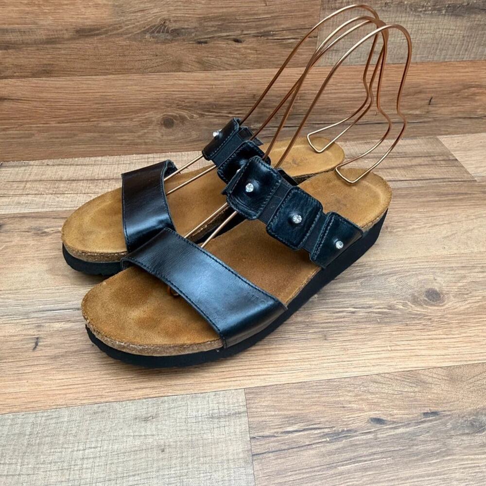 Naot Ashley Elegant size 40 9L Black Patent Leather Studded Sandals
